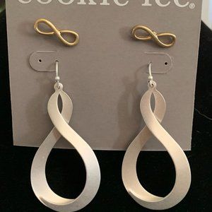 Set of 2 Earrings